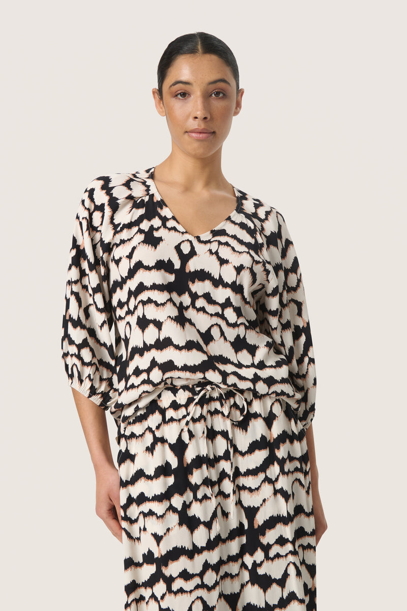 Soaked in Luxury Alize Whitecap Burro Zig Zag Print V-Neck Blouse, 30407647