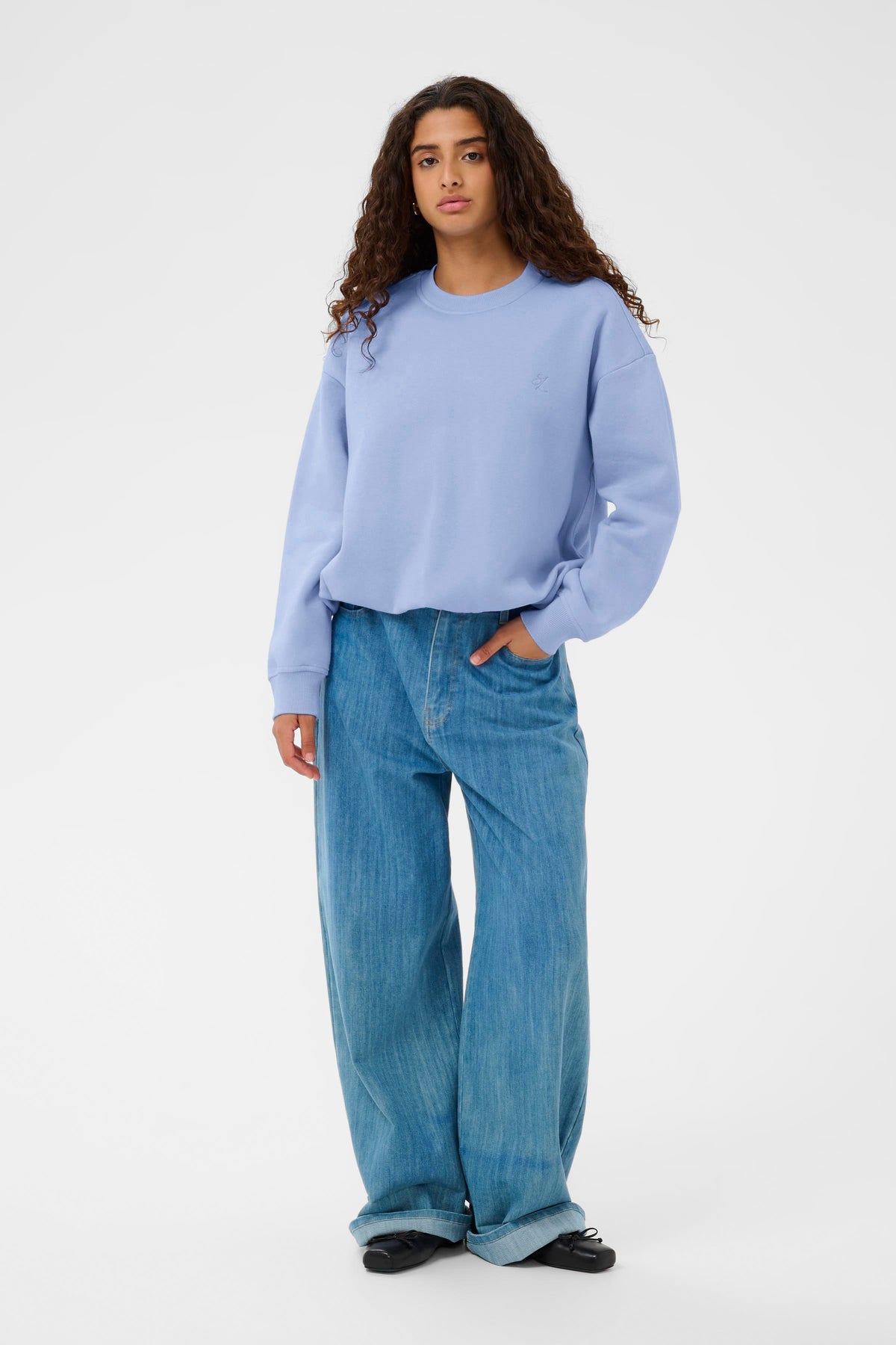 Soaked in Luxury Rolanda Hydrangea Blue Cropped Balloon Supersoft Sweatshirt, 30408877