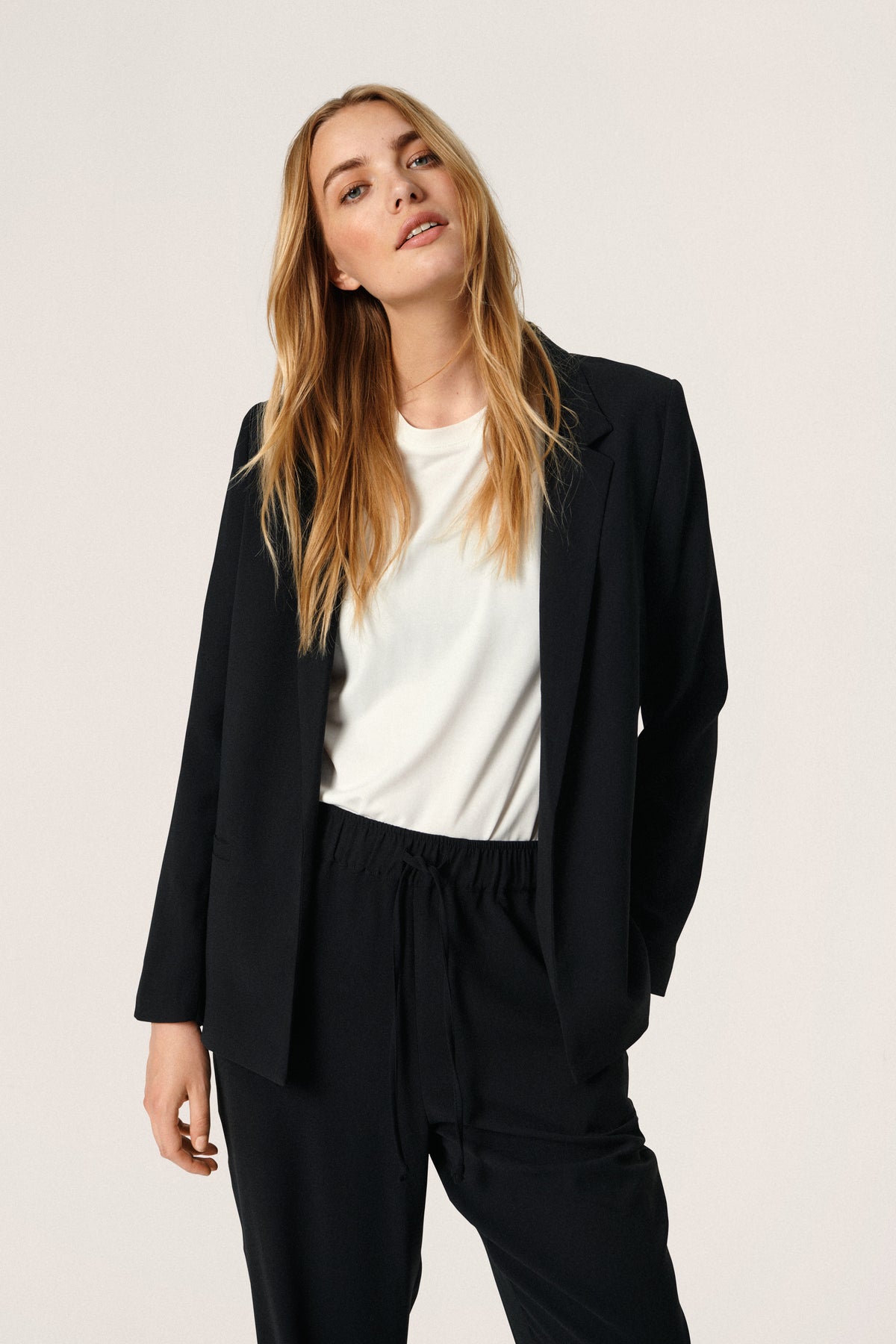 Soaked in Luxury Shirley Black Long Sleeve Blazer, 30405412